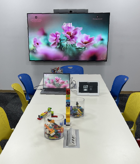 Pantalla interactiva para sala de juntas corporativa