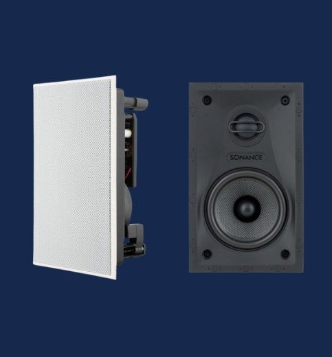 Altavoces empotrables Sonance: vista lateral con rejilla blanca microperforada y vista frontal que muestra el tweeter, el woofer de tejido gris y el marco de montaje negro.